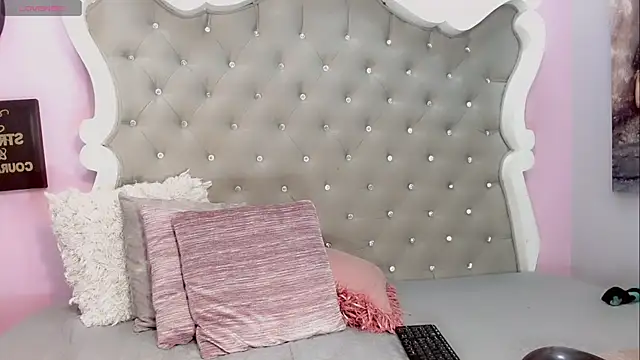 Snapshot of Diva_Smith02 chatting on January 26, 6:06 pm Diva Smith02 online show from January 26, 6:06 pm