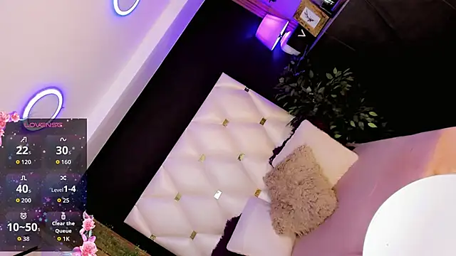 Diva Smith02 online show from April 6, 10:27 am