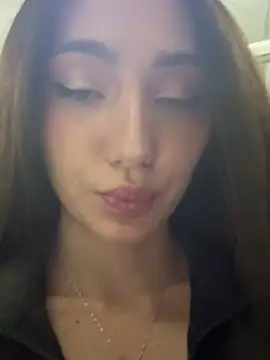 Snapshot of Maddy_Jones chatting on January 17, 5:11 am Maddy Jones online show from January 17, 5:11 am