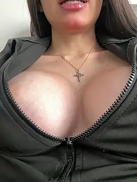 Snapshot of Maddy_Jones chatting on January 23, 6:56 pm Maddy Jones online show from January 23, 6:56 pm