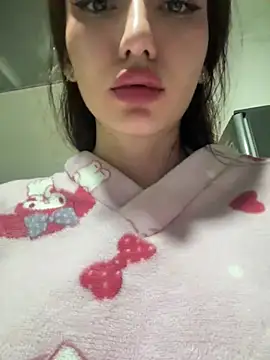 Snapshot of Maddy_Jones chatting on February 15, 4:25 am Maddy Jones online show from February 15, 4:25 am