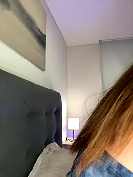 Snapshot of Maddy_Jones chatting on October 14, 12:44 am Maddy Jones online show from October 14, 12:44 am