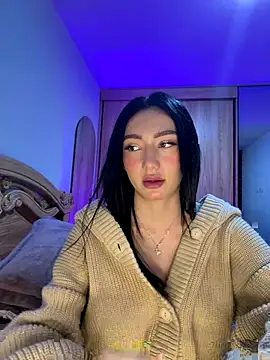 Snapshot of Maddy_Jones chatting on December 15, 1:21 am Maddy Jones online show from December 15, 1:21 am