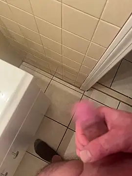 Snapshot of coreyl9718 chatting on February 20, 6:17 am coreyl9718 online show from February 20, 6:17 am