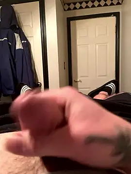 Snapshot of coreyl9718 chatting on January 8, 1:30 am coreyl9718 online show from January 8, 1:30 am