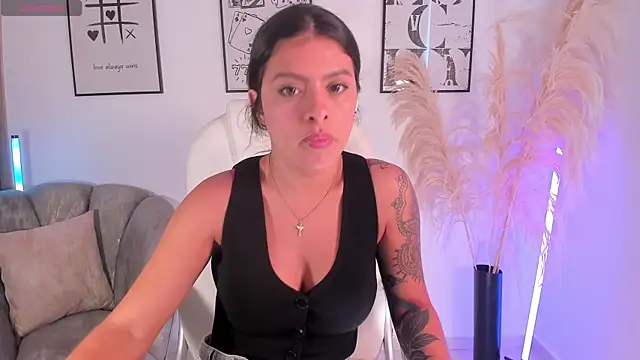 NiiaEvanss online show from October 2, 3:30 pm