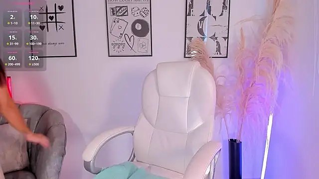 NiiaEvanss online show from October 4, 1:42 pm