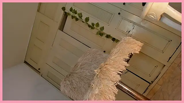 Snapshot of Kenny_Town chatting on October 13, 7:52 am Kenny Town online show from October 13, 7:52 am