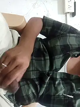 Snapshot of tamilpaiyan25 chatting on January 7, 10:01 am tamilpaiyan25 online show from January 7, 10:01 am