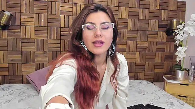 Snapshot of iriis_rosse chatting on January 8, 9:34 pm iriis rosse online show from January 8, 9:34 pm