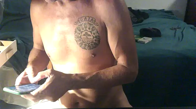 Snapshot of GoloZeusMax chatting on February 22, 10:52 pm GoloZeusMax online show from February 22, 10:52 pm