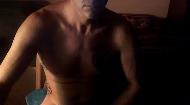 Snapshot of GoloZeusMax chatting on March 17, 3:47 am GoloZeusMax online show from March 17, 3:47 am