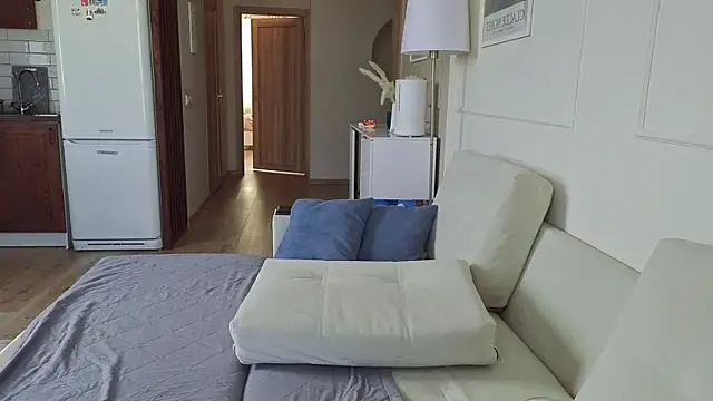 KristineEsme online show from March 26, 7:36 am