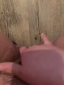 Snapshot of bigfatpussy28 chatting on March 27, 5:23 pm bigfatpussy28 online show from March 27, 5:23 pm