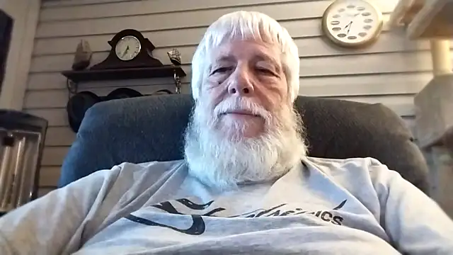 Snapshot of Futura_intx chatting on April 21, 12:34 am Futura intx online show from April 21, 12:34 am