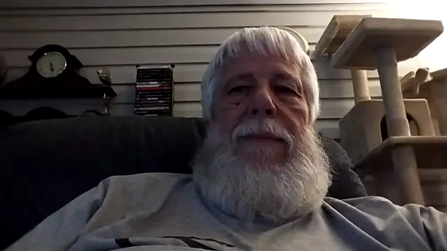 Snapshot of Futura_intx chatting on April 21, 11:29 pm Futura intx online show from April 21, 11:29 pm