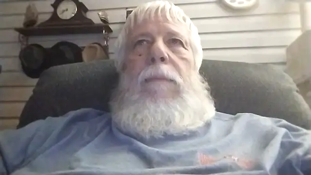 Snapshot of Futura_intx chatting on May 1, 2:38 am Futura intx online show from May 1, 2:38 am
