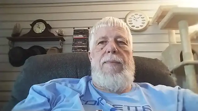 Snapshot of Futura_intx chatting on May 18, 2:56 pm Futura intx online show from May 18, 2:56 pm