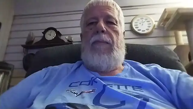 Snapshot of Futura_intx chatting on May 19, 3:02 am Futura intx online show from May 19, 3:02 am