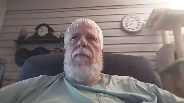 Snapshot of Futura_intx chatting on May 29, 12:52 am Futura intx online show from May 29, 12:52 am