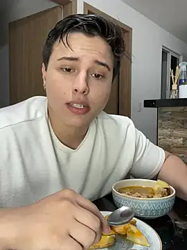 Snapshot of Thom_Ohtani chatting on January 7, 2:20 am Thom Ohtani online show from January 7, 2:20 am