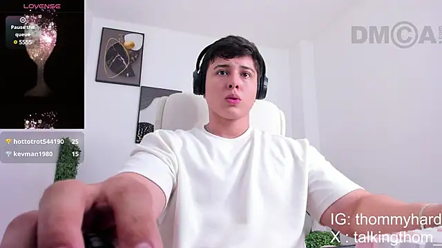 Snapshot of Thom_Ohtani chatting on January 7, 5:22 am Thom Ohtani online show from January 7, 5:22 am