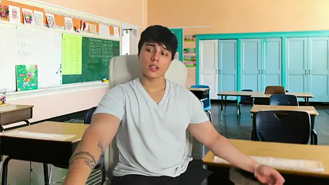 Snapshot of Thom_Ohtani chatting on February 15, 1:31 am Thom Ohtani online show from February 15, 1:31 am