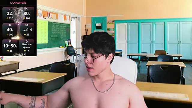 Snapshot of Thom_Ohtani chatting on February 16, 12:30 am Thom Ohtani online show from February 16, 12:30 am