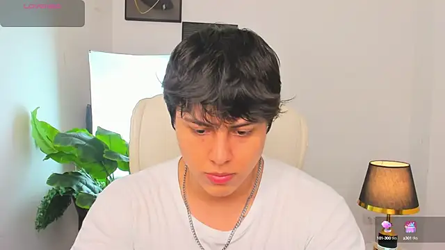 Snapshot of Thom_Ohtani chatting on February 26, 11:37 pm Thom Ohtani online show from February 26, 11:37 pm