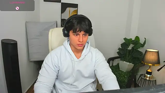 Snapshot of Thom_Ohtani chatting on March 10, 1:23 am Thom Ohtani online show from March 10, 1:23 am