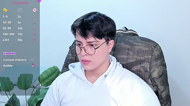 Snapshot of Thom_Ohtani chatting on September 9, 9:58 pm Thom Ohtani online show from September 9, 9:58 pm