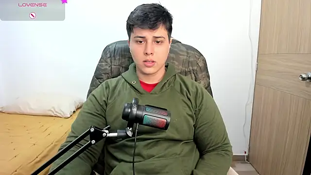 Snapshot of Thom_Ohtani chatting on September 27, 1:21 am Thom Ohtani online show from September 27, 1:21 am