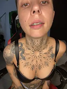 Izy cute  online show from February 12, 6:30 pm