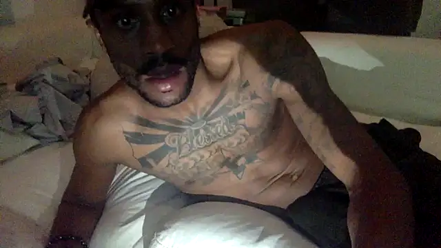 Snapshot of mileshighclub420 chatting on January 18, 2:47 am mileshighclub420 online show from January 18, 2:47 am