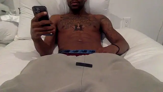 Snapshot of mileshighclub420 chatting on March 8, 2:45 am mileshighclub420 online show from March 8, 2:45 am