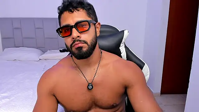 Santiago huntt online show from April 15, 9:15 pm