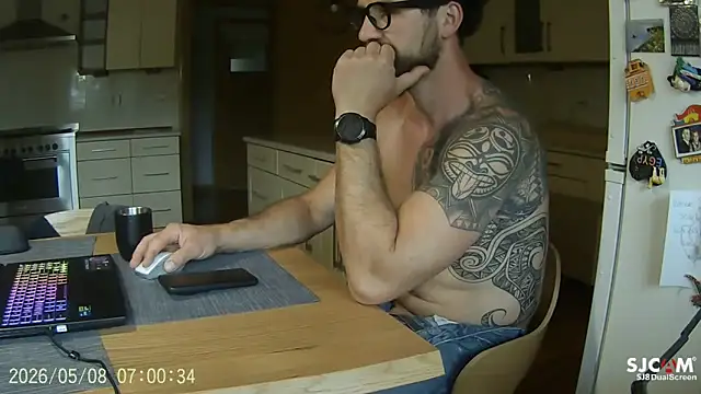 Snapshot of realdilf chatting on May 8, 5:57 am realdilf online show from May 8, 5:57 am