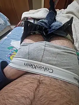 Snapshot of ziotony98 chatting on March 1, 5:37 pm ziotony98 online show from March 1, 5:37 pm