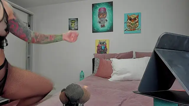 NNNoire online show from April 1, 5:52 am