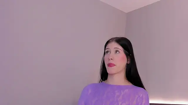 sara  jones gh online show from February 17, 7:31 pm