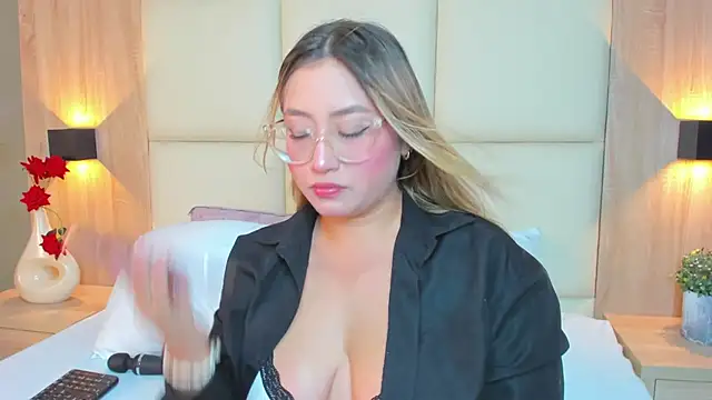 Snapshot of antonella_cutie_ chatting on July 17, 12:56 pm antonella cutie online show from July 17, 12:56 pm