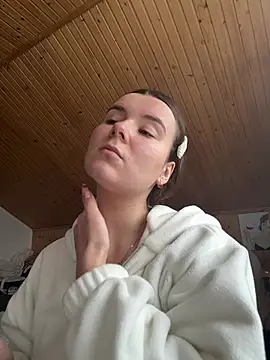 mewKate online show from February 7, 12:31 pm