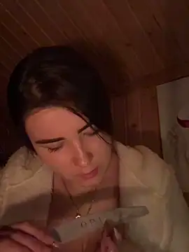 mewKate online show from February 8, 9:29 pm