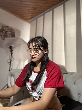 Camila pinkk online show from February 2, 1:30 pm