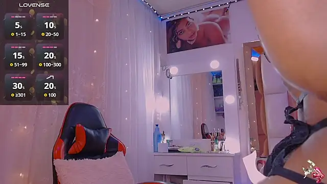 Snapshot of Aliana_Ross chatting on February 13, 8:10 am Aliana Ross online show from February 13, 8:10 am