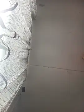 Lauren Amabel online show from April 3, 8:23 am