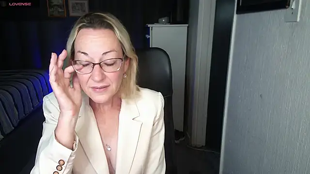 boeslaboes1 online show from October 11, 2:11 am