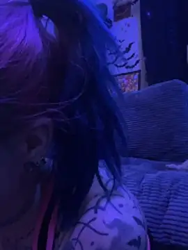 trashbrat online show from April 12, 8:30 am