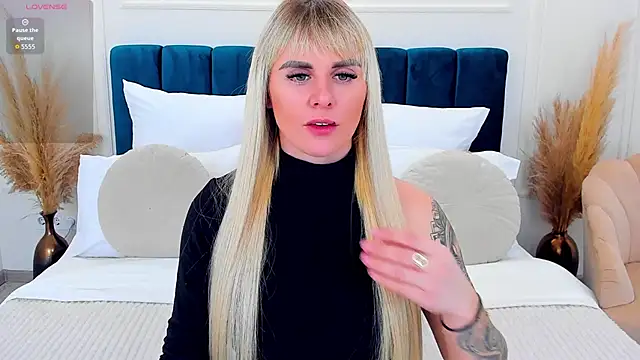 LiluDav online show from February 18, 1:18 pm