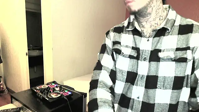 Snapshot of justthetip4209 chatting on February 18, 11:52 pm justthetip4209 online show from February 18, 11:52 pm